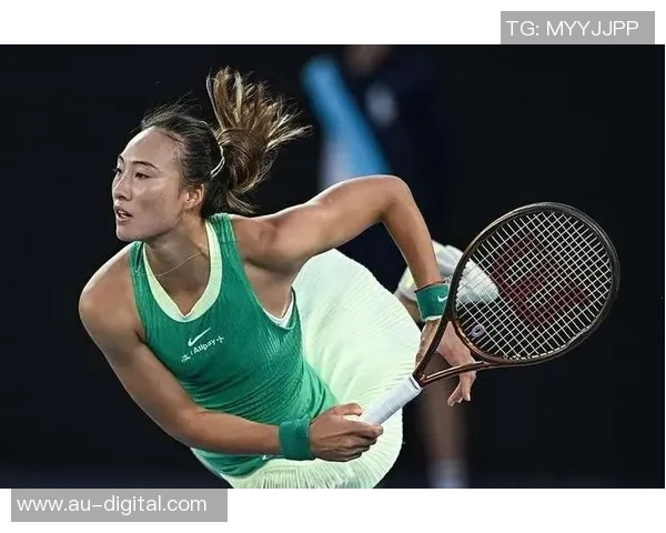 女朋友视角揭秘当红足球球星赛场内外的爱情与奋斗故事